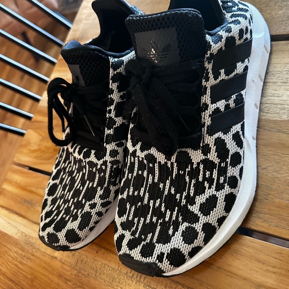 Women’s Adidas Swift Run - Picture 1 of 3